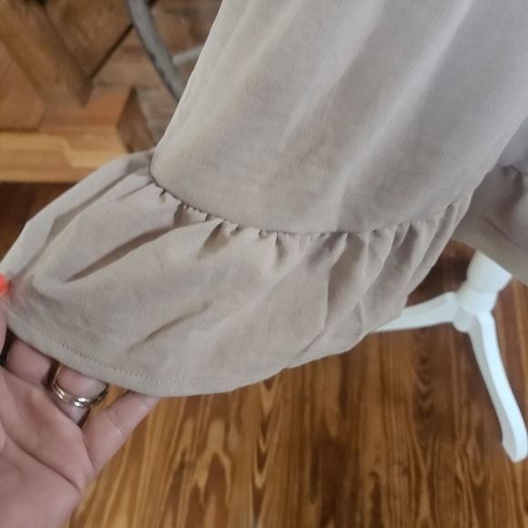 Popular 21 Tiered Midi Dress - Picture 4 of 8